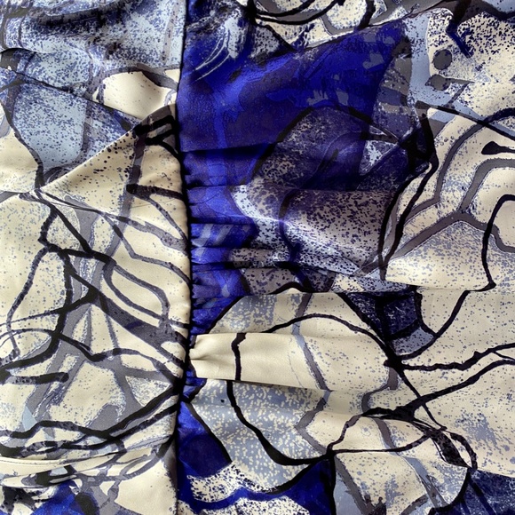 Julie Dillon Ruffled V-Neck Dress - 10 - Picture 3 of 6